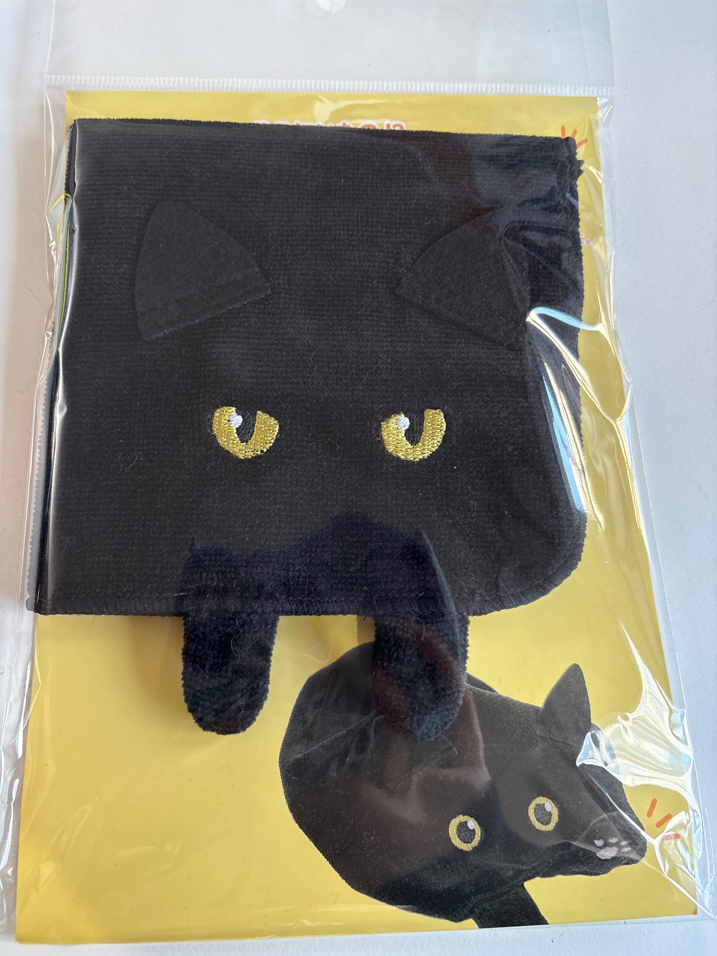 そこにいたの！？変幻自在な黒猫ハンカチ(池袋)