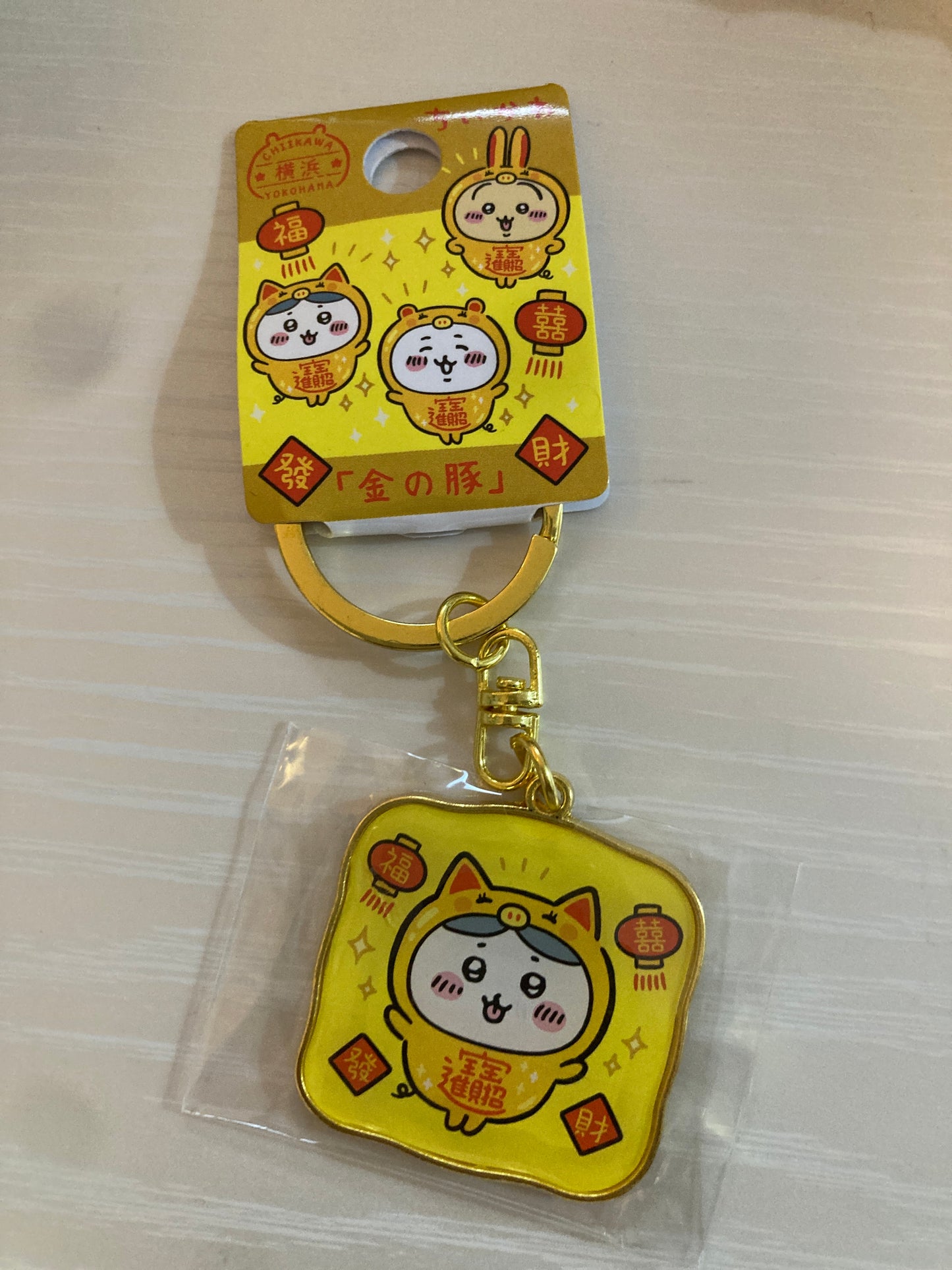 金の豚 ダイカットキーホルダー　ハチワレ