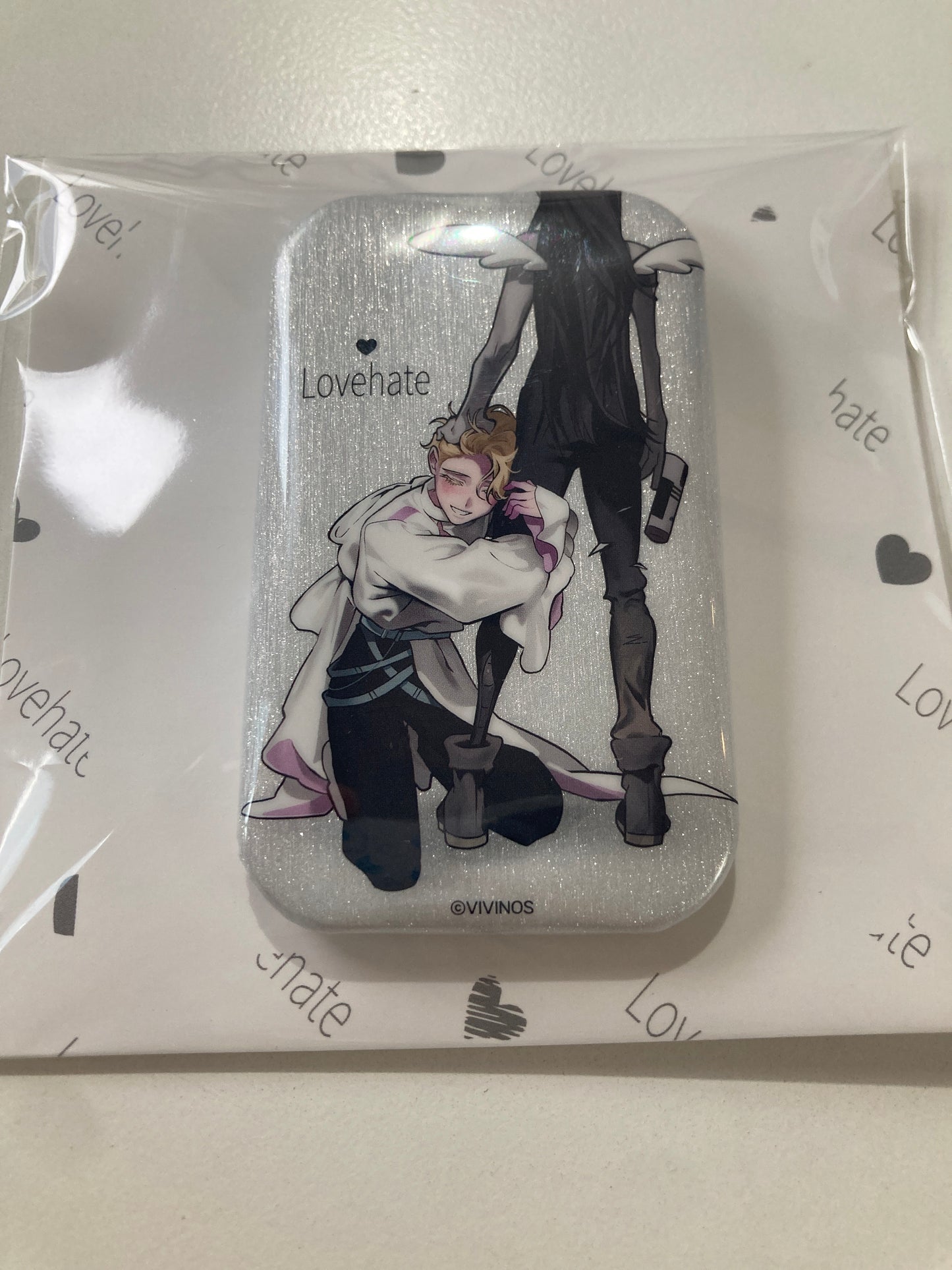 【ALIEN STAGE × 三月兽 March Monster】エイリアンステージ 「Love Hate」スクエア缶バッジ HYUNA&LUKA (池袋)