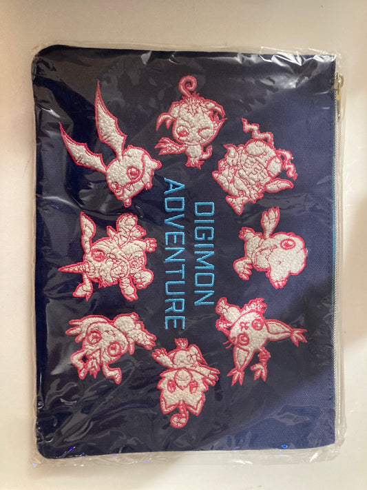 アニメ25周年記念 『デジモンアドベンチャー展』　相良刺繍フラットポーチ