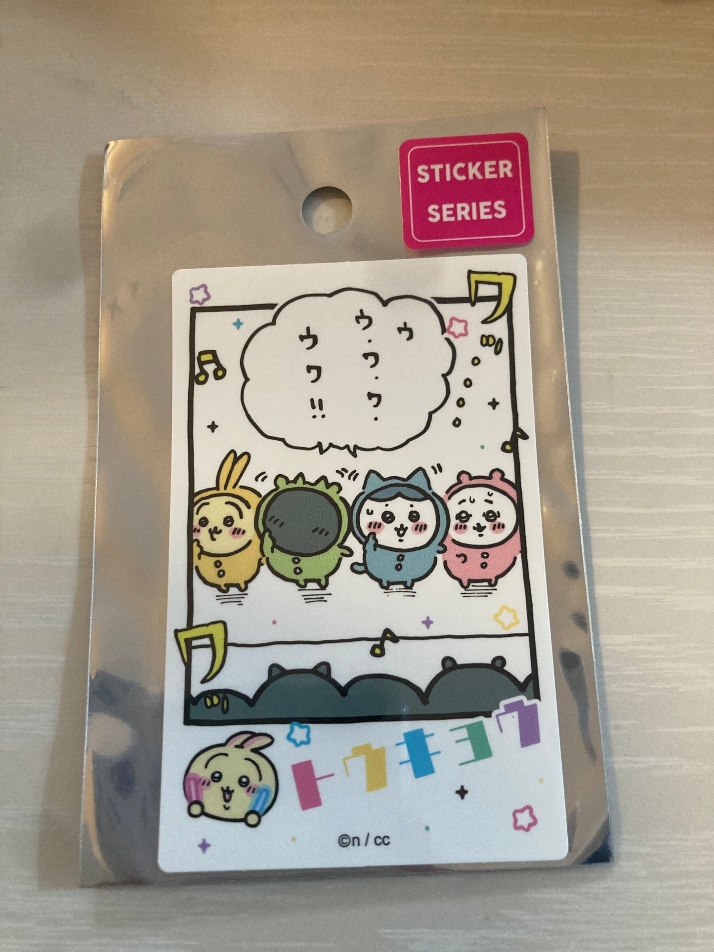 ちいかわ 東京みやげ スマホに貼れるサイズのTOKYOステッカー（ステージ）