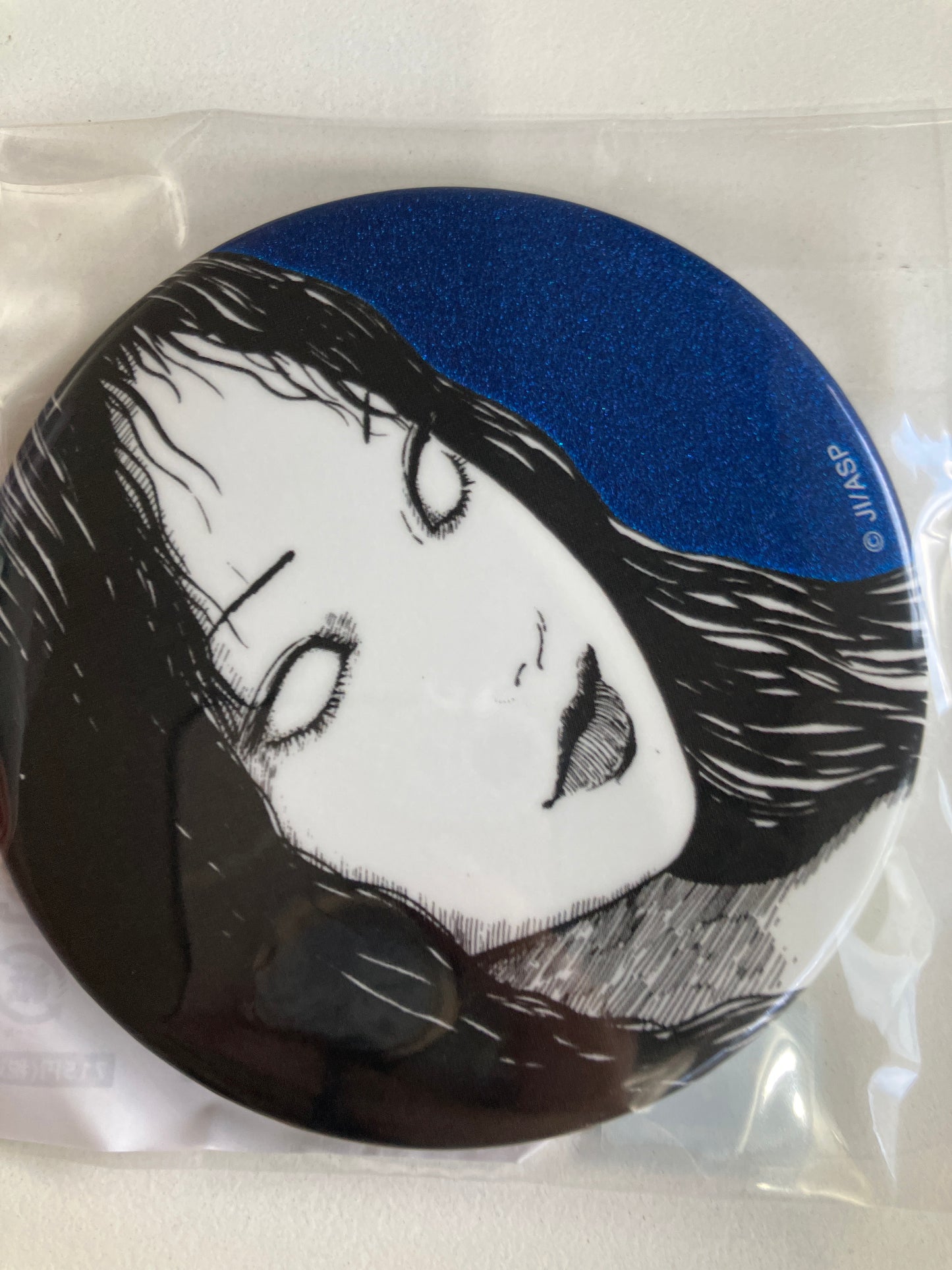 伊藤潤二『マニアック』 富江 扉絵グリッター缶バッジ ver.C(池袋)