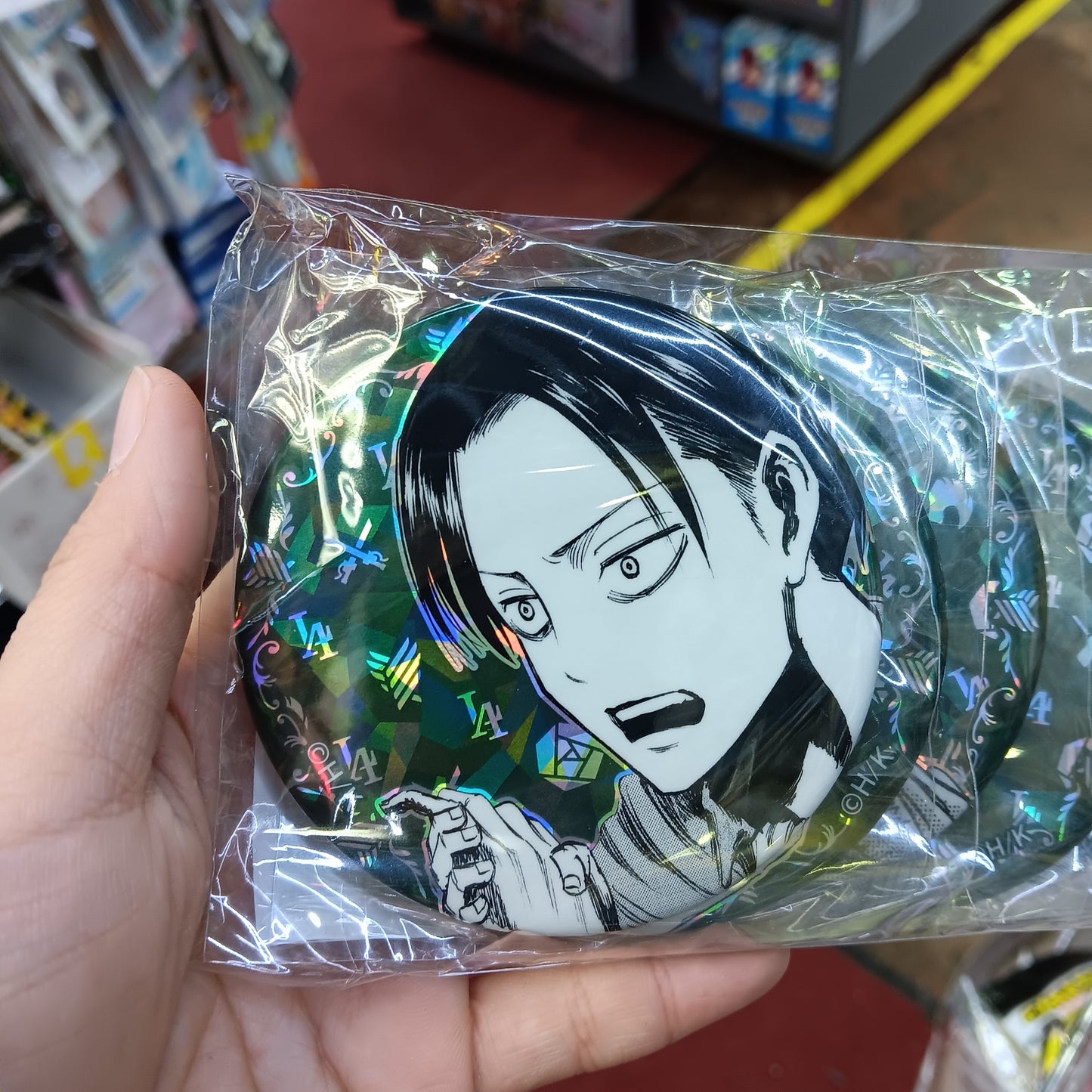 (單品)『進撃の巨人』リヴァイ ホログラムビッグ缶バッジ(池袋)