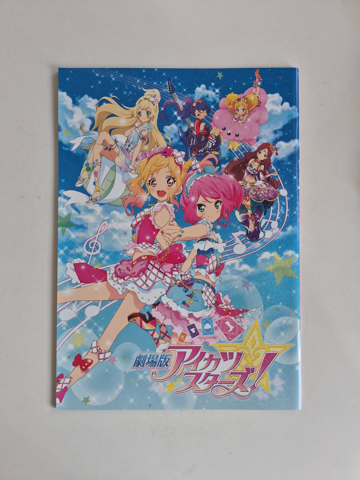 劇場版2016年公開時のパンフレットを再編集。新たに『アイカツスターズ！』場刋（IKE ）