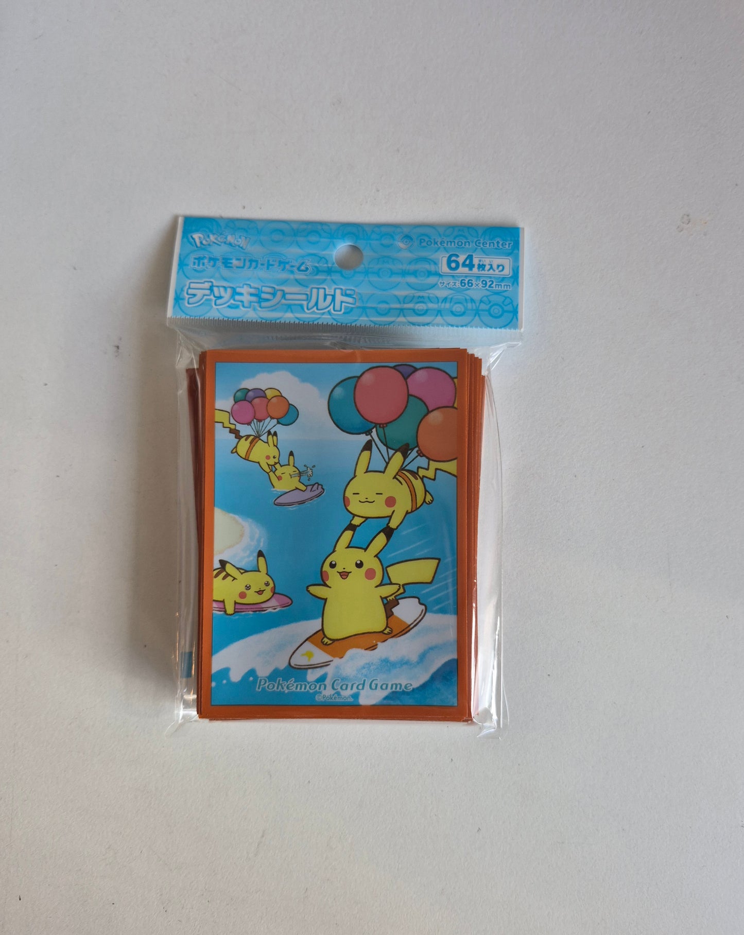 ポケモンカードゲーム デッキシールド なみのりピカチュウ＆そらをとぶピカチュウ（IKE ）