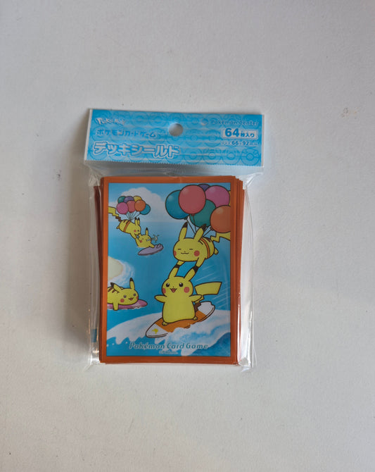 ポケモンカードゲーム デッキシールド なみのりピカチュウ＆そらをとぶピカチュウ（IKE ）