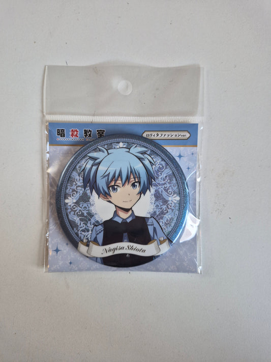 『暗殺教室』 BIGホログラム缶バッジ《ロリィタファッションver.》(潮田 渚) (池袋)